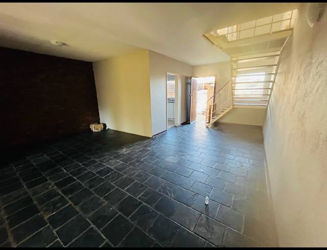 2 BEDROOM APARTMENT TO LET IN SONHEUWEL EXT 1